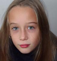 Ewa: Model age 9