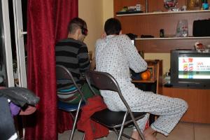2014 - Marius Nita und andere Jungs in Pyjama in Str Batistei in Bukarest