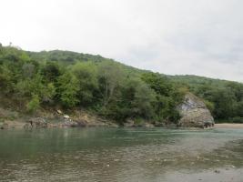 Водопады ручья Руфабго и левый берег р.Белой